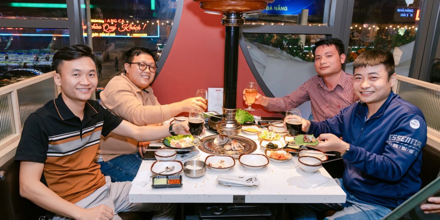 Hot Pot Restaurant: A la Carte or Buffet – Which is the Right Choice for Your Group?